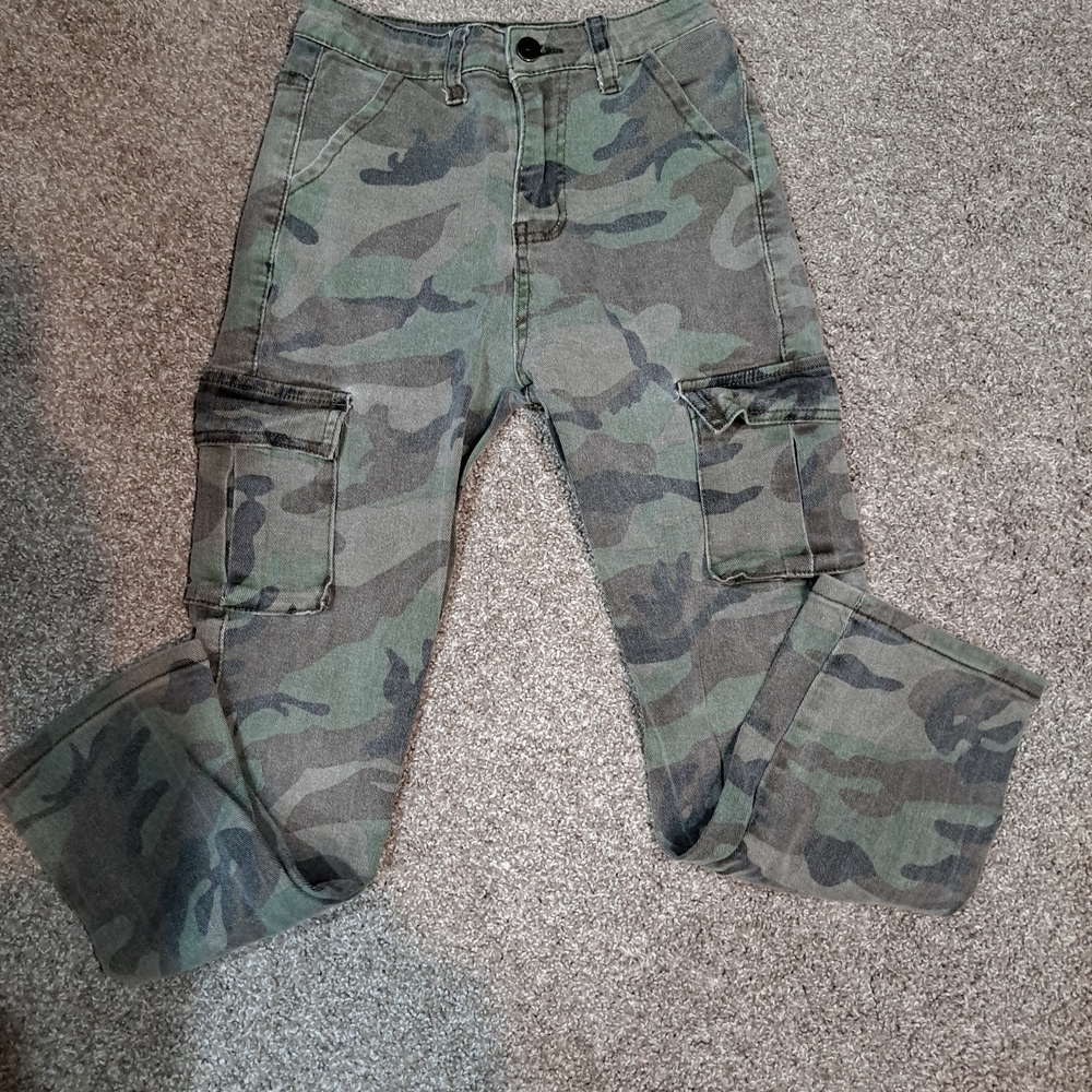 Classic Kids' Cargo Pants Size 10Y in Olive Camo